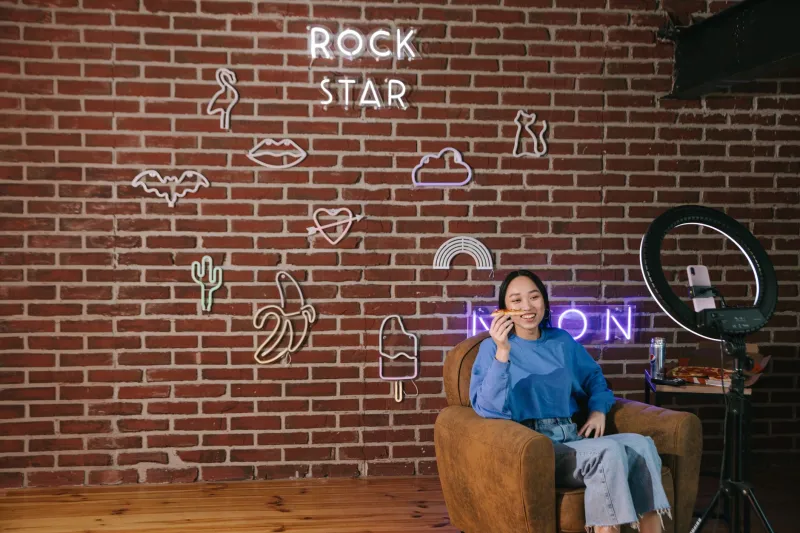 Reply in 4 Hours or Lose Them Forever? The Unspoken Rules of Creator Accessibility